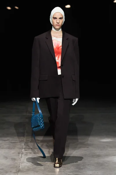Look 27
